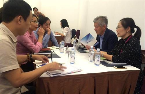 越日双方企业交谈寻找合作商机。图自因特网 越日双方企业交谈寻找合作商机。图自因特网