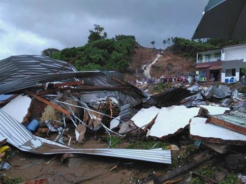 第八号台风造成的损失。(图片来源:越通社) 第八号台风造成的损失。(图片来源:越通社)