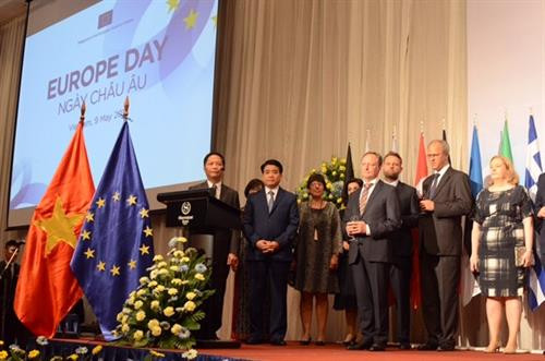 越南欧洲日纪念典礼场景。http://hanoimoi.com.vn 越南欧洲日纪念典礼场景。http://hanoimoi.com.vn