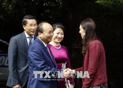 阮春福与新西兰总理杰辛达·阿德恩。 越通社记者 统一 摄