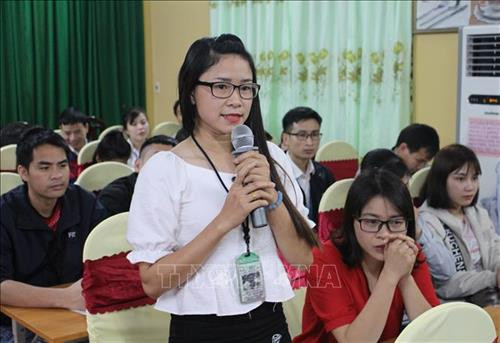 劳动者代表发表意见 图自越通社