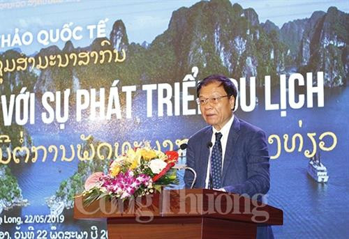 老挝新闻文化旅游部副部长Savankhone Razmountry 在研讨会上发表讲话。图自互联网