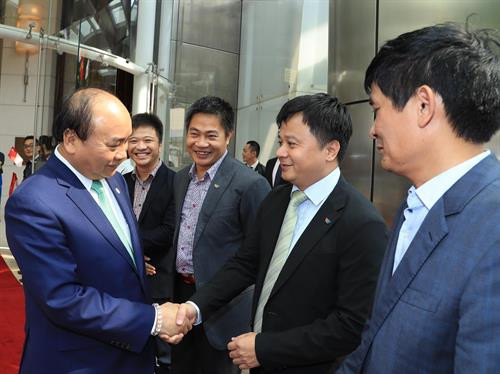 越南政府总理阮春福圆满结束对新加坡进行正式访问和出席第32届东盟峰会之行。越通社记者 统一 摄 越南政府总理阮春福圆满结束对新加坡进行正式访问和出席第32届东盟峰会之行。越通社记者 统一 摄