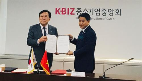 阮德钟与韩国中小型企业协会签署仪式。图自互联网