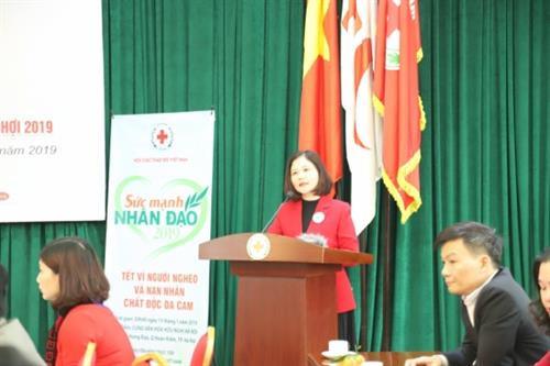 越南红十字协会副主席陈氏红安在新闻发布会发表讲话。图自http://baonhandao.vn