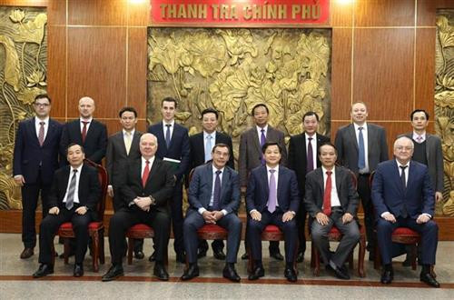 双方代表合影。图自越通社