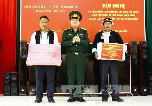 波多村与隔界村共建友好村寨三周年总结会。（图片来源：越通社）