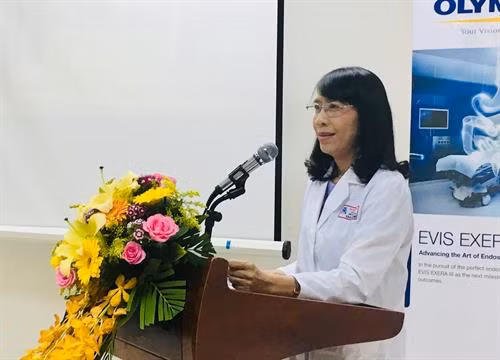顺化中央医院领导发表讲话。（图片来源：越通社）