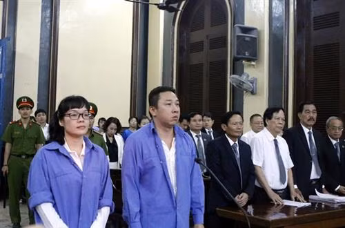 被告黄氏玄茹(左)和武英俊(右)。(图片来源:越通社) 被告黄氏玄茹(左)和武英俊(右)。(图片来源:越通社)