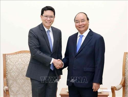 越南政府总理阮春福（右）会见泰国央行行长Veerathai Santiprabhob。图自越通社