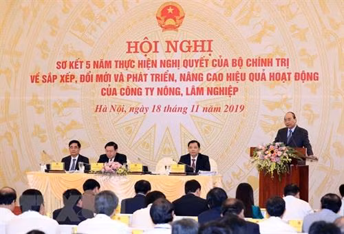 阮春福在会上发表讲话。图自越通社