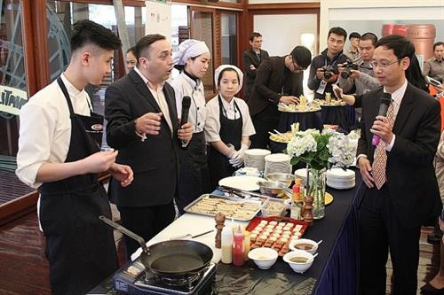 法国厨师介绍法国美食文化。图自互联网