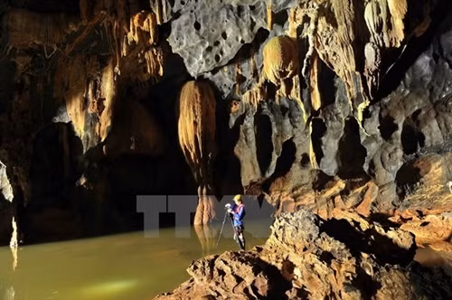 广平省山洞窟。（图片来源：越通社）