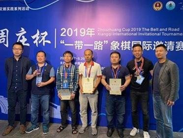 越南队在中国苏州国际象棋团体锦标赛中夺冠。图自因特网 越南队在中国苏州国际象棋团体锦标赛中夺冠。图自因特网