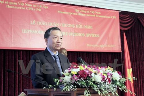 越南公安部部长苏林发表讲话。（图片来源：越通社）