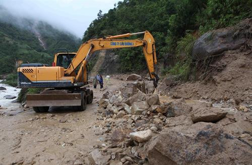 灾后救灾恢复重建工作正在迅速开展中。越通社记者 贵中 摄 灾后救灾恢复重建工作正在迅速开展中。越通社记者 贵中 摄