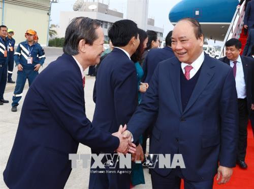 越老两国领导代表赴机场迎接阮春福一行。 越通社记者 统一 摄
