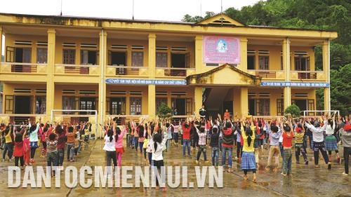 近年来,文振县已鼓励民间资本参与教育事业,有助于提高各所学校基础设施和装设备质量。 近年来,文振县已鼓励民间资本参与教育事业,有助于提高各所学校基础设施和装设备质量。