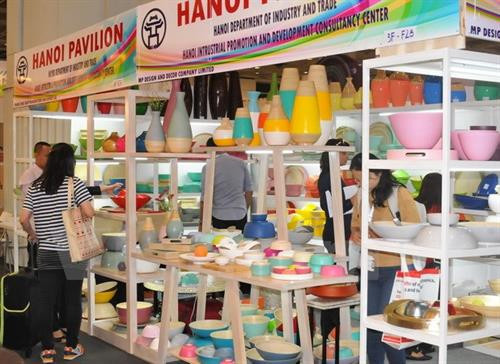 越南企业的手工艺品展位。（图片来源：越通社）