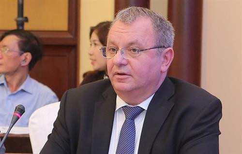 法国兴业银行全球电力部主任阿伦·贝克。图自https://congthuong.vn 法国兴业银行全球电力部主任阿伦·贝克。图自https://congthuong.vn