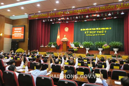 海防市第十五届人民议会第七次会议于7月11日下午圆满闭幕。（图片来源：haiphong.gov.vn）