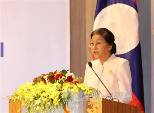 老挝国会主席巴妮·雅陶都致开幕词。（图片来源：越通社）