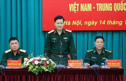 越南人民军政治总局宣教局局长阮文德发表讲话。图自越通社 越南人民军政治总局宣教局局长阮文德发表讲话。图自越通社