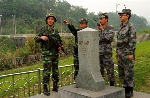 越南老街省与中国边防部队联合举行双边巡逻活动。（图片来源：越通社）