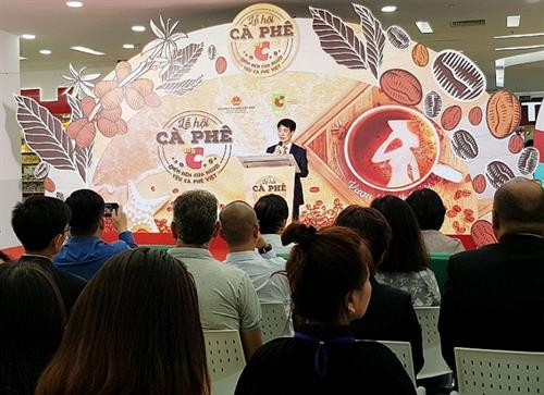 工贸部欧洲与美洲市场司司长谢黄灵在会上发言。图自越通社