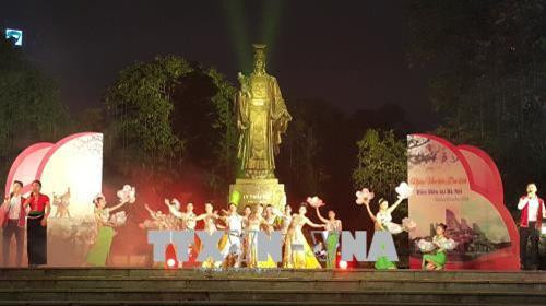 奠边文化旅游交流和推介活动期间的文艺表演节目。（图片来源：越通社）