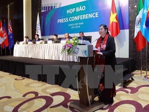 越南国会副主席丛氏放在新闻发布会上发表讲话。(图片来源:越通社) 越南国会副主席丛氏放在新闻发布会上发表讲话。(图片来源:越通社)
