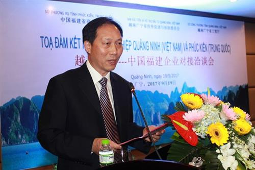中国企业代表在会上发表讲话。（图片来源：越通社）