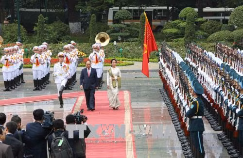 缅甸国家顾问兼外交部长昂山素季于2018年4月19日至20日对越南进行正式访问。（图片来源：越通社）
