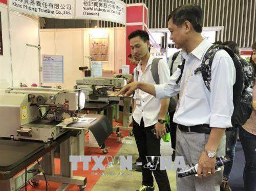 展会参观者。（图片来源：越通社）