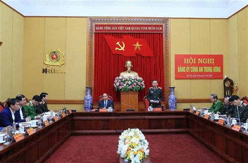 越共中央政治局委员会、中央公安党委书记、公安部部长苏林主持会议。图自越通社