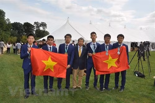 参加2019年国际数学奥林匹克竞赛的越南代表团。图自越通社