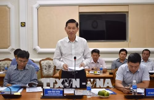 胡志明市人民委员会副主席陈永线在会上发表讲话。图自越通社 胡志明市人民委员会副主席陈永线在会上发表讲话。图自越通社