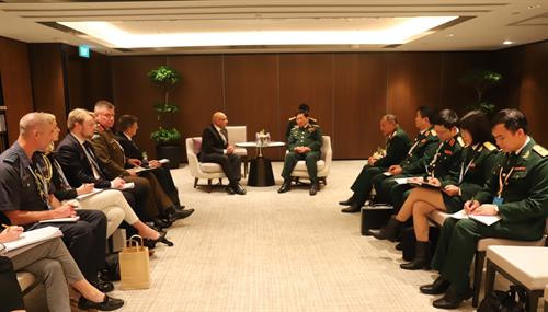 越南国防部部长吴春历大将会见新西兰国防部长马克。（图片来源：越通社）