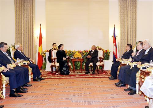 越南国会主席阮氏金银会见柬埔寨国会主席韩桑林。图自越通社