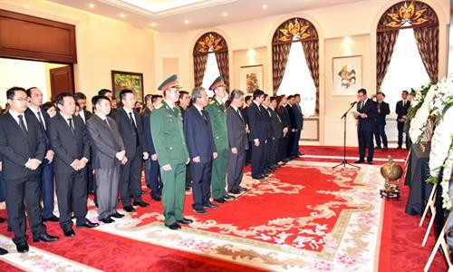 越南驻华大使馆为陈大光主席举行吊唁仪式。图自越通社