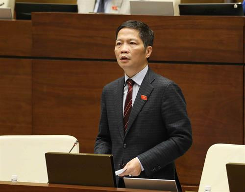 越南工贸部部长陈俊英在会上发表讲话。（图片来源：越通社）