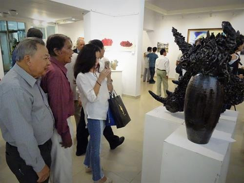 越法友好美术展。 图自越通社