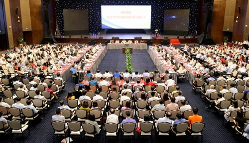 近500名该省企业、合作社、模范商业户、投资商参加会议。图自越通社