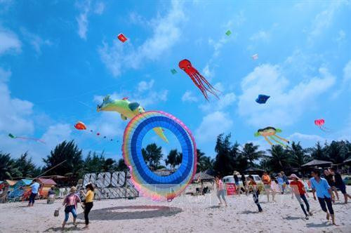 平顺省继续朝着更可持续和专业发展旅游的方向充分利用潜力优势。图自越通社 平顺省继续朝着更可持续和专业发展旅游的方向充分利用潜力优势。图自越通社