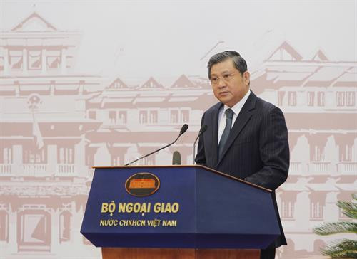 越南国会对外委员会主任阮文饶在会上发表讲话。越通社记者 林庆 摄 越南国会对外委员会主任阮文饶在会上发表讲话。越通社记者 林庆 摄