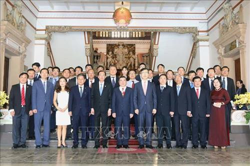 双方代表合影。图自越通社