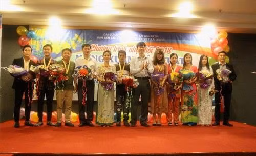 “2018年迎新春音乐会”在马来西亚举行。(图片来源:越通社) “2018年迎新春音乐会”在马来西亚举行。(图片来源:越通社)