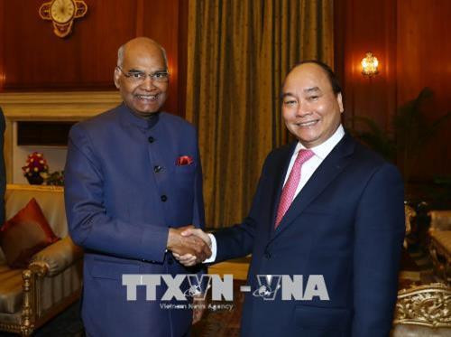 政府总理阮春福与印度总统考文德(图片来源:越通社) 政府总理阮春福与印度总统考文德(图片来源:越通社)