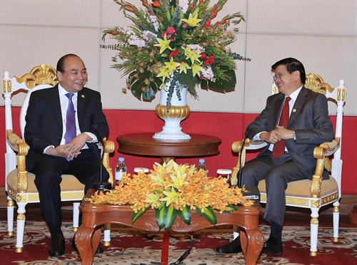 越南政府总理阮春福与老挝政府总理通伦·西苏里举行双边会晤。越通社记者 统一 摄 越南政府总理阮春福与老挝政府总理通伦·西苏里举行双边会晤。越通社记者 统一 摄