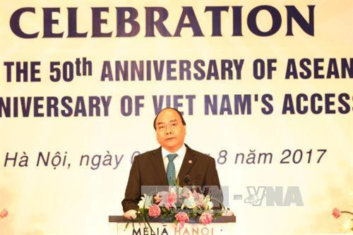 阮春福总理在纪念庆典上致辞。（图片来源：越通社）